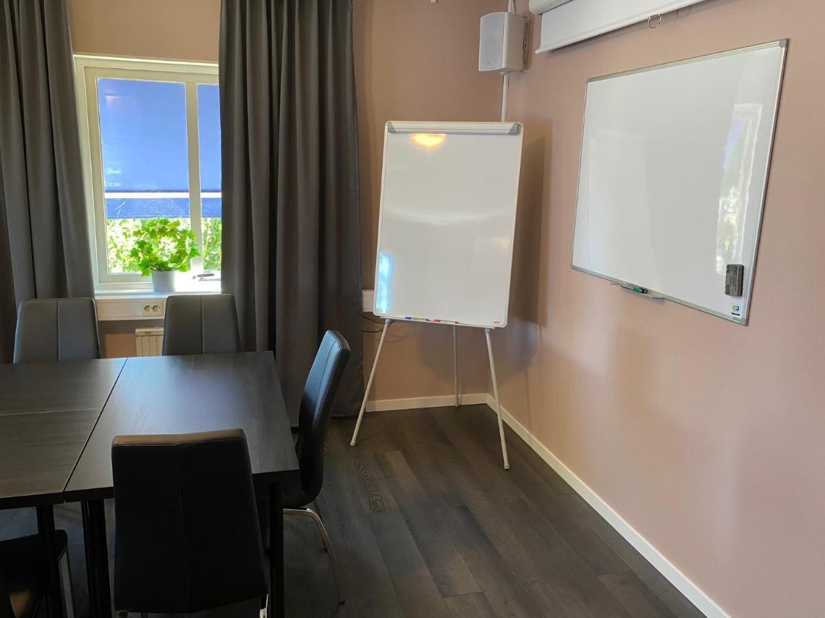 De La Gardie Park Vandrarhem Hostel Лидшьопинг Екстериор снимка
