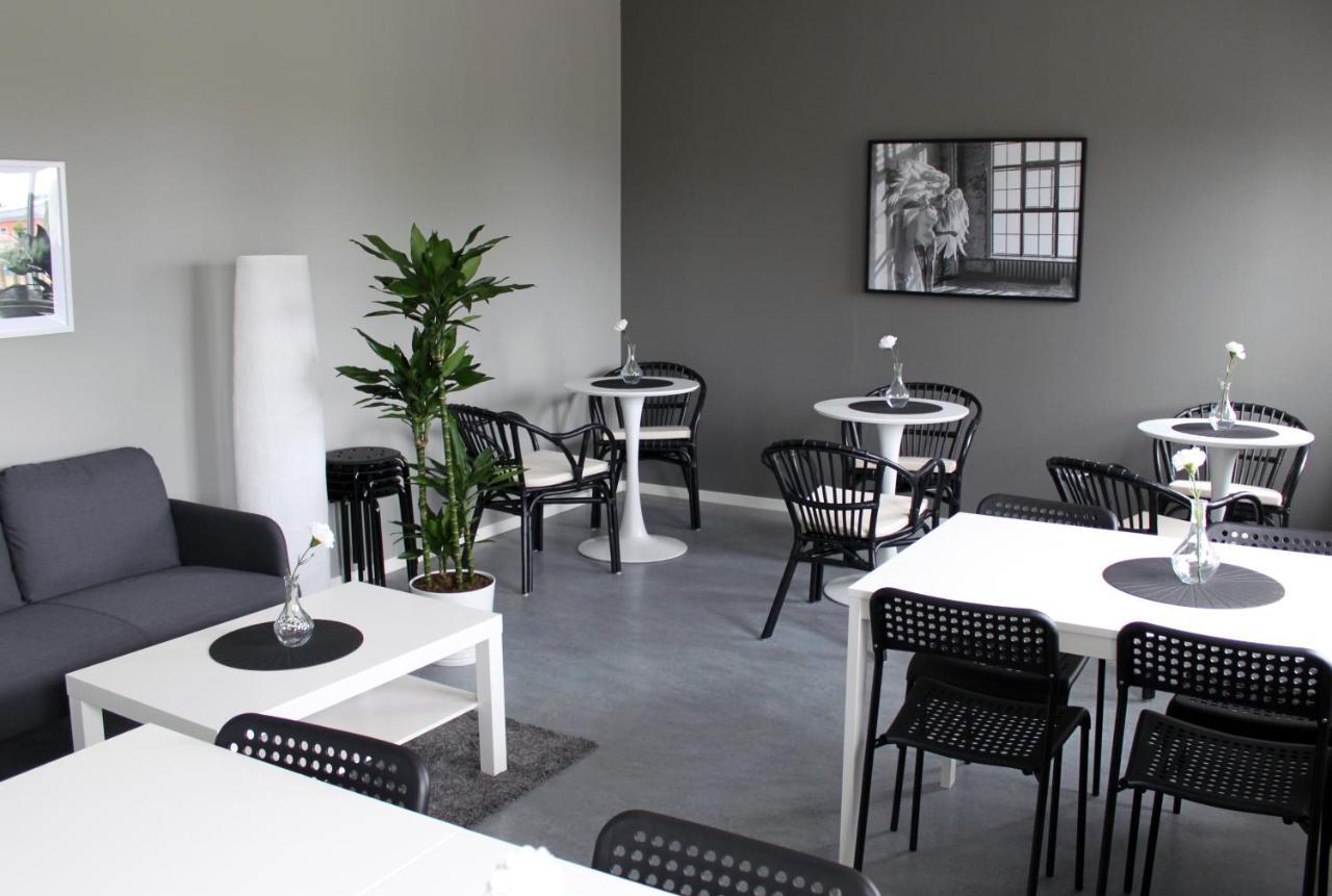 De La Gardie Park Vandrarhem Hostel Лидшьопинг Екстериор снимка